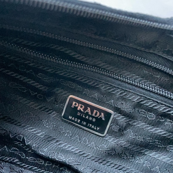 [SOLD]RARE FW2000 VINTAGE PRADA NERO QUILTED NYLON SHOULDER BAG WITH LEATHER TRM - Picture 10 of 12